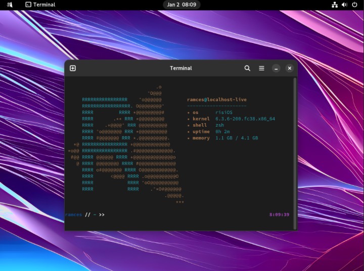 A screenshot of the risiOS desktop.
