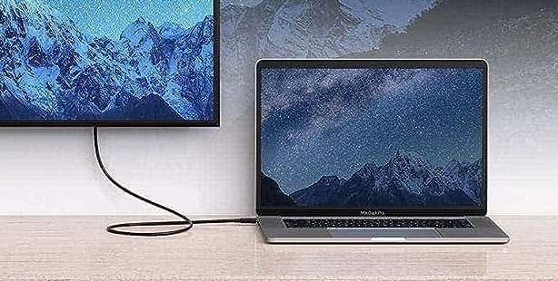 Anker Thunderbolt 4 to charge MacBooks.