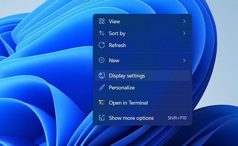 Accessing the "Display Settings" from context menu.
