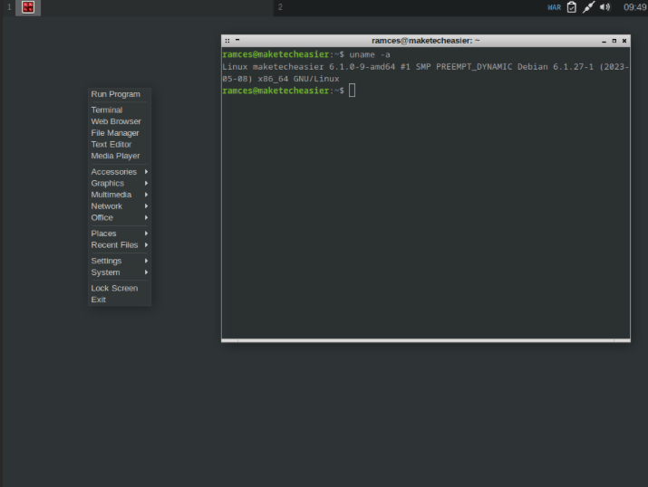 A screenshot of the default Crunchbang++ desktop.